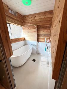 Bilik mandi di hyuga ocean retreat1軒貸し切り