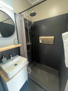 Vannituba majutusasutuses Hotel Hafnarfjall +37 fotot