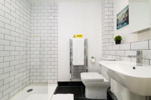 O baie la Stylish 3BR Cardiff Apt with Balcony and Parking!