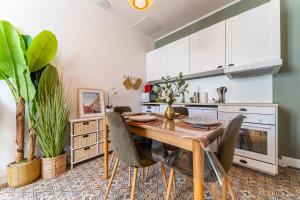 Η κουζίνα ή μικρή κουζίνα στο La Maison Jungle - 2 Chambre - Hypercentre - Wifi - Netflix