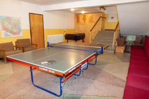 Stolní tenis v ubytování Dom Gościnny nebo okolí