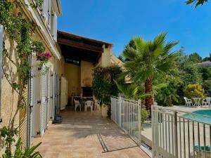 Bazén v ubytovaní VILLA avec piscine WIFI parking (Villeneuve Loubet) alebo v jeho blízkosti