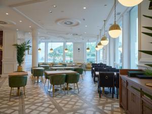Restaurace v ubytování Hotel de Londres y de Inglaterra