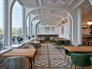 Restaurace v ubytování Hotel de Londres y de Inglaterra