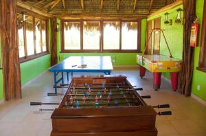 a room with a ping pong table and a swing at Sitio Ilha do Lazer in Araruama