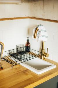 a kitchen sink with a kitchen faucet and a sinkyss at The Wildflower Shepherd's Hut in Matfen