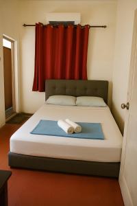 En eller flere senge i et værelse på 3133 Heritage Home