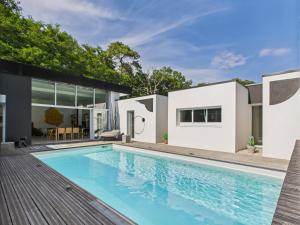 a swimming pool in front of a house at Villa avec piscine - 500m de la plage de Rampillon in Longeville-sur-Mer