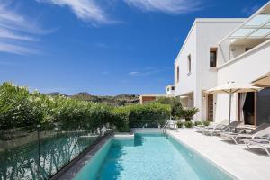 The swimming pool at or close to Villa Elesia