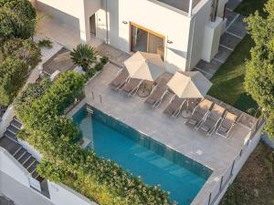 The swimming pool at or close to Villa Elesia