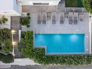 The swimming pool at or close to Villa Elesia