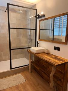 Un baño de Location front de mer St leu