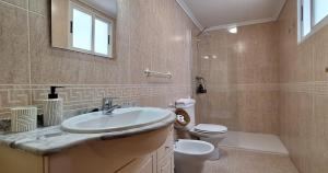 Et badeværelse på Ático BuenaVista + 14 billeder