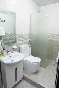 Koupelna v ubytování Max Hotel