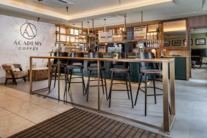 Salone o bar di Academy Plaza Hotel