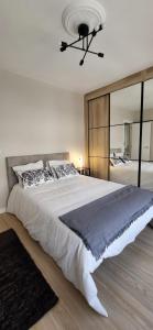 En eller flere senge i et værelse på Apartamento TERRACEO CANGAS