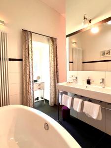 Фотография из галереи Nachtquartier Burg Flamersheim в городе Ойскирхен +17 фотографий