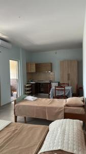 Ένα ή περισσότερα κρεβάτια σε δωμάτιο στο Armela Guest House