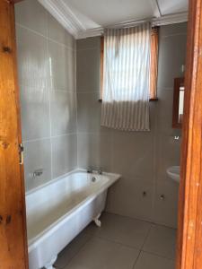 Ένα μπάνιο στο 57 On Lorne Guesthouse +34 φωτογραφίες