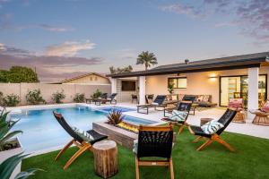 Πισίνα στο ή κοντά στο Beautifully Designed Home w Pool for Families and Groups