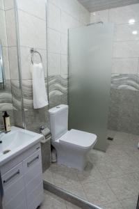 Koupelna v ubytování Max Hotel + 37 fotografií