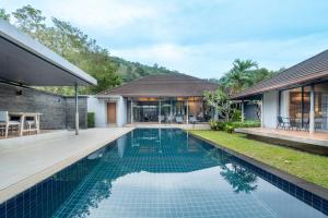 an image of a swimming pool in a house at 卡图精品五卧高尔夫场别墅 in Phuket Town