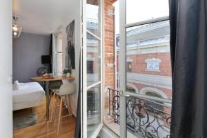Postel nebo postele na pokoji v ubytování 404 - Petit bijou dans immeuble hôtelier Paris 5 - FLAT-GUEST