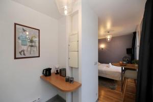 Postel nebo postele na pokoji v ubytování 404 - Petit bijou dans immeuble hôtelier Paris 5 - FLAT-GUEST