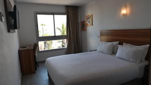 Postel nebo postele na pokoji v ubytování Hotel Centre Ville