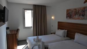 Postel nebo postele na pokoji v ubytování Hotel Centre Ville