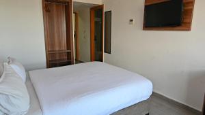 Postel nebo postele na pokoji v ubytování Hotel Centre Ville