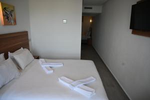 Postel nebo postele na pokoji v ubytování Hotel Centre Ville
