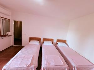 Letto o letti in una camera di Shkreli Apartments