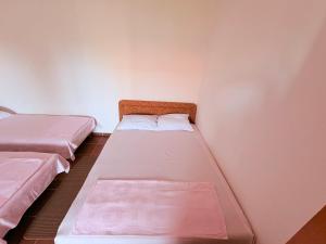 Letto o letti in una camera di Shkreli Apartments