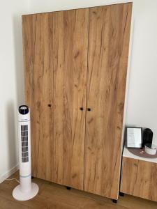 a wooden cabinet with a radiator next to a desk at Apartament Mirka centrum in Lidzbark Warmiński