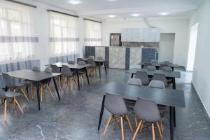 Kuchyň nebo kuchyňský kout v ubytování Max Hotel