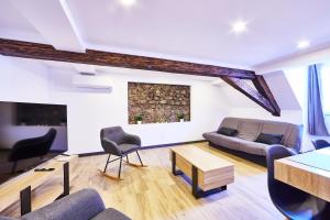 a living room with a couch and a table at TH 202 Charmant duplex F4 au 2ème étage - 7 personnes in Thann