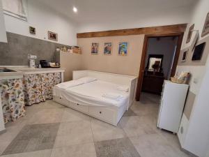 a room with a white bed in a kitchen at 7 Botti in Arcola