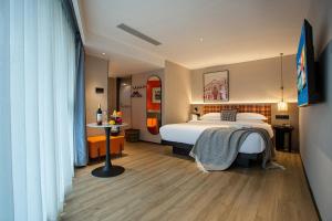 Postel nebo postele na pokoji v ubytování Huandong Manyi Hotel