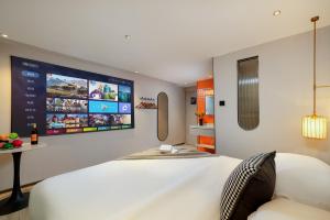 TV a/nebo společenská místnost v ubytování Huandong Manyi Hotel