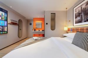 Postel nebo postele na pokoji v ubytování Huandong Manyi Hotel
