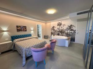 a bedroom with a bed and a bath tub at B&B Diamante in Chieti