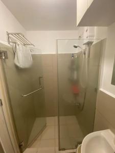 Koupelna v ubytování perfect escape! 1BR condo unit for rent