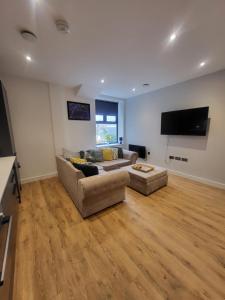 โทรทัศน์และ/หรือระบบความบันเทิงของ The Bay Large 3BR Near Beach +6 ภาพ