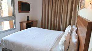 Postel nebo postele na pokoji v ubytování Hotel Centre Ville
