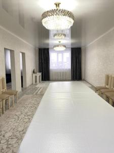 Ärikülastajate ala ja/või konverentsiruum majutusasutuses Zhazira