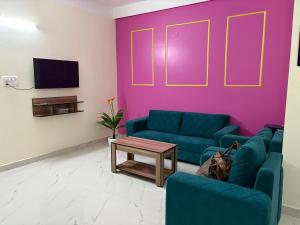 TV a/nebo společenská místnost v ubytování Nestify Luxe Apartment