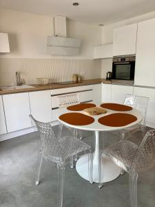 Kuchyň nebo kuchyňský kout v ubytování Appartement en rez-de-jardin