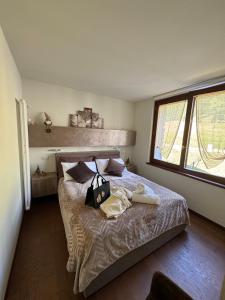 Una cama o camas en una habitación de Grande Maison Du Coeur Champoluc Spa,Gym e Aree Relax