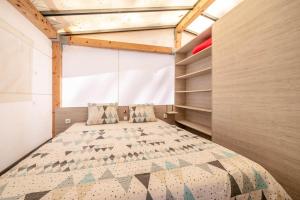 Postel nebo postele na pokoji v ubytování Glamping Tents - Camp Adriatic